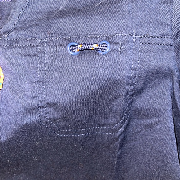 Koi Scrubs‎ Top and Scrunchie - Picture 7 of 7